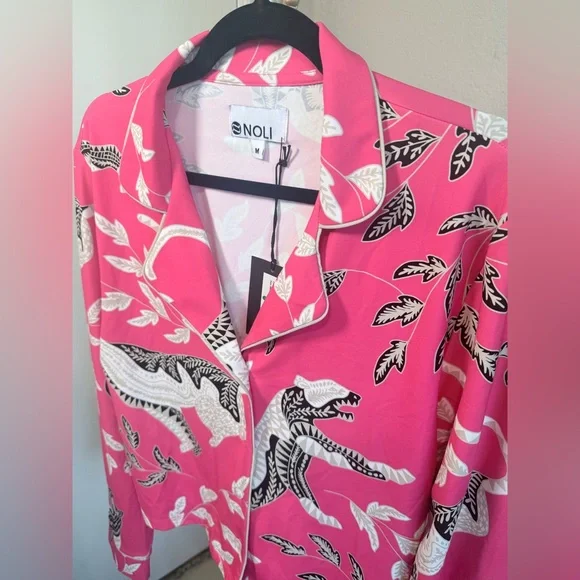 NWT - Noli Pink and White Cheetah Print Collared Button-Up Shirt - Size M - Picture 5 of 14